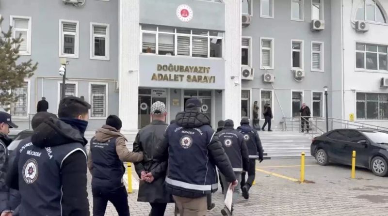 Ağrı'da Göçmen Kaçakçılığına Yönelik Operasyonda 5 Kişi Gözaltına Alındı