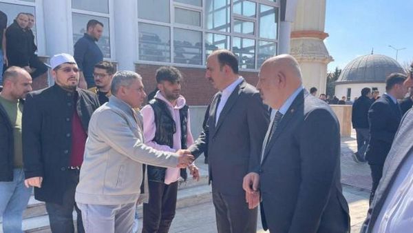 Başkan Altay, Cuma Namazı Sonrası Vatandaşlarla Buluştu