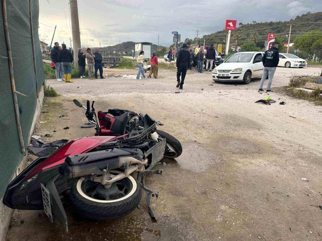 Fethiye'de Otomobil-Motosiklet Çarpışmasında 17 Yaşındaki Genç Hayatını Kaybetti