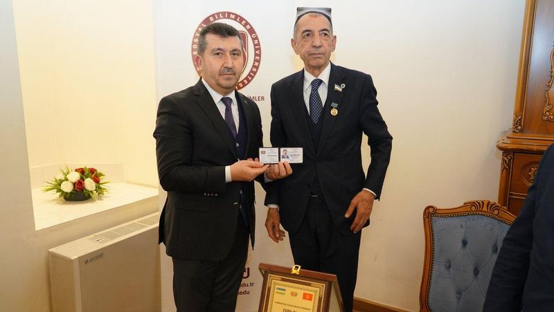 Prof. Dr. Arıcan'a Özbekistan'dan Onur Üyeliği ve Tarihi Nişan