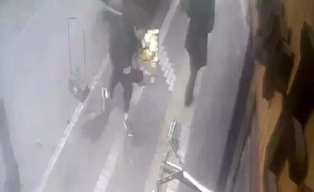 Hayrabolu'da Beton Dubalar Kaldırımda Tehlike Yarattı