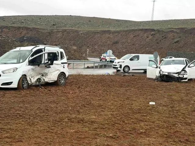 Bingöl'de Trafik Kazasında 12 Kişi Yaralandı