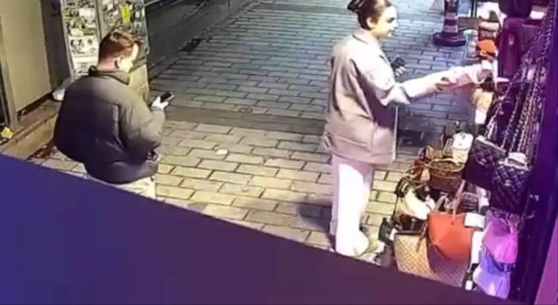 Kapalı Çarşı'da İş Yerinden Çanta Hırsızlığı Güvenlik Kamerasına Yansıdı