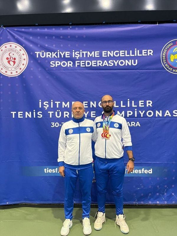 Sercan Yeşilova, İşitme Engelliler Tenis Türkiye Şampiyonası'ndan 3 Madalya Kazandı