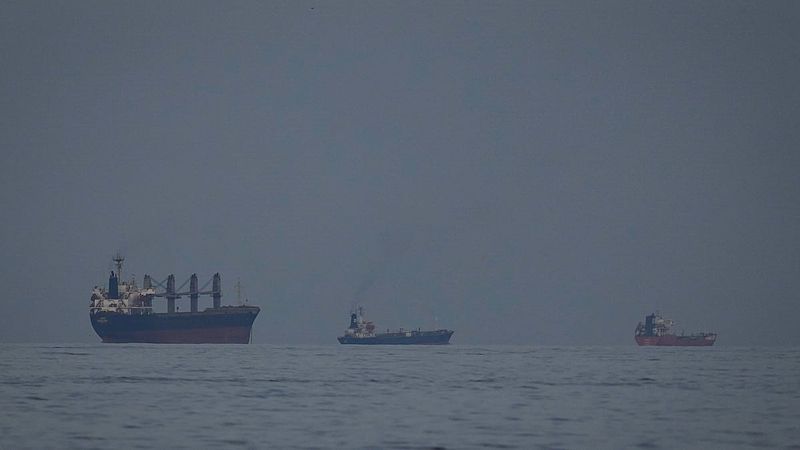 Hürmüz Boğazı'nda 14 Türk Sahipli Gemi Bekliyor, 1 Gemi İzinle Geçiş Yaptı