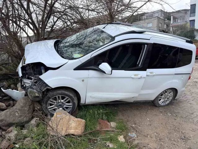 Osmaniye Bahçe'de Freni Boşalan Araç Ağaca Çarptı: 1 Yaralı