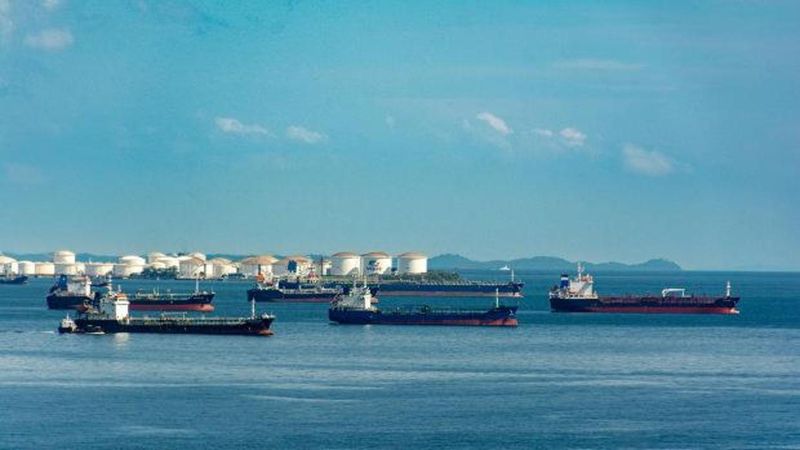 Pakistan Donanması Hürmüz Boğazı'nda Tarihi Güvenlik Operasyonuna İmza Attı