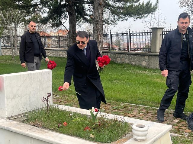 Kütahya Protokolü Polis ve Hava Şehitliklerini Ziyaret Etti