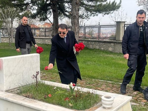 Kütahya Protokolü Polis ve Hava Şehitliklerini Ziyaret Etti