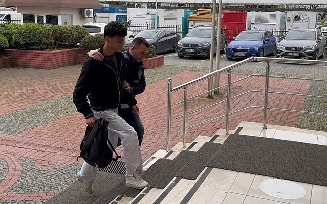 Bafra'da Ehliyet Sınavında Kopya Düzenekleriyle Yakalanan 5 Şüpheli Adliyeye Sevk Edildi