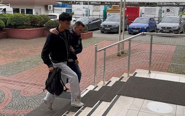 Bafra'da Ehliyet Sınavında Kopya Düzenekleriyle Yakalanan 5 Şüpheli Adliyeye Sevk Edildi