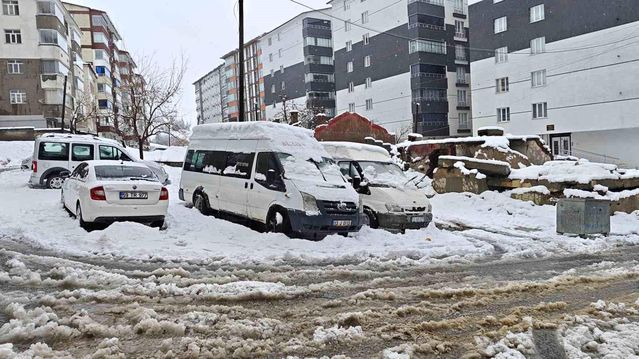 Bitlis'te Kar Nedeniyle 82 Köy Yolu Ulaşıma Kapandı