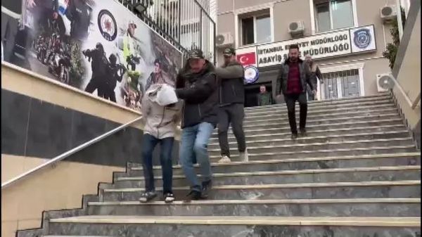 Fatih'te 40 Kilogram Gümüş Hırsızlığı Şüphelileri Yakalandı