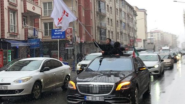 İran'a Destek İçin Konvoy Oluşturuldu, Kentte Tur Atıldı