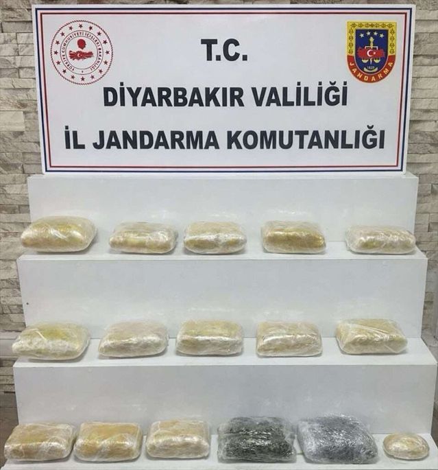 Diyarbakır'da Narkotik Operasyonunda 14 Kişi Gözaltına Alındı