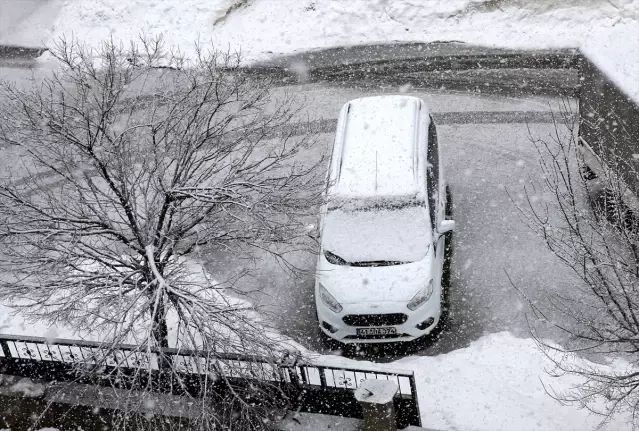 Bitlis'te Yoğun Kar Yağışı Hayatı Zorlaştırdı