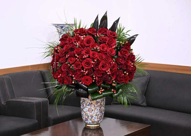 Bahçeli, Erdoğan'ın 72. Doğum Günü İçin 72 Gül ve Özel Tablo Hediye Etti