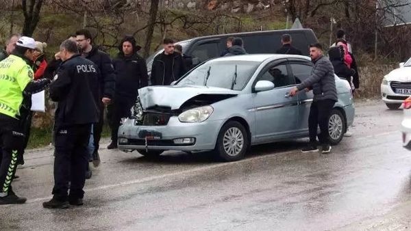 Malatya'da Beş Araçlı Zincirleme Kaza: Dört Kişi Yaralandı