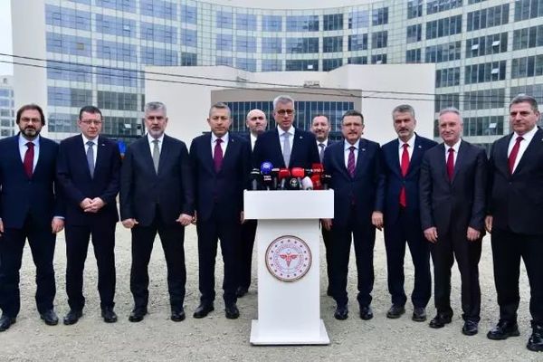 Sağlık Bakanı Memişoğlu Trabzon Şehir Hastanesi Zemini Hakkındaki Endişeleri Yalanladı