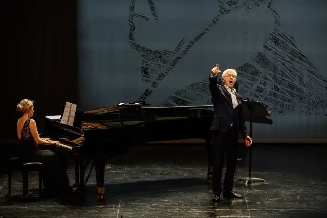 Suat Arıkan'ın 50 Yıllık Sanat Serüveni AKM'de Kutlandı