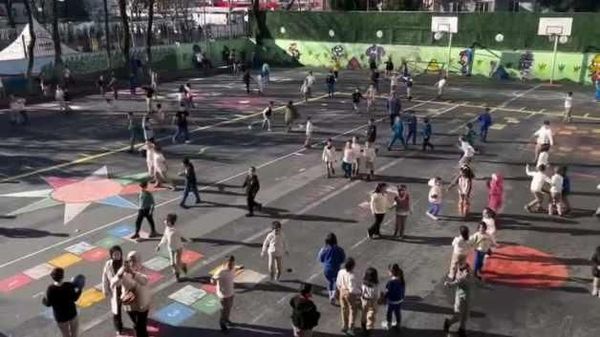 İstanbul'da Öğrenciler Kabe'de Hacılar İlahisini Birlikte Söyledi