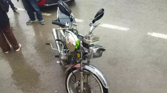 İnegöl'de Otomobille Çarpışan Motosiklet Sürücüsü Yaralandı