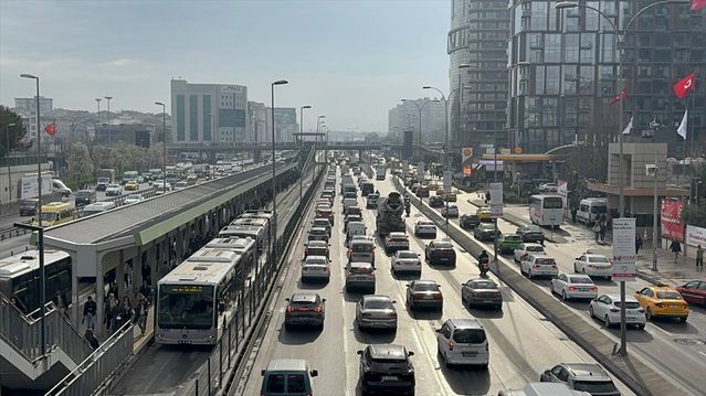 İstanbul Anadolu Yakası'nda Trafik Yoğunluğu Yüzde 83'e Ulaştı