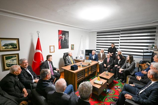 Vali Uğur Turan, Bosna Sancak Derneği Kırklareli Şubesini Ziyaret Etti