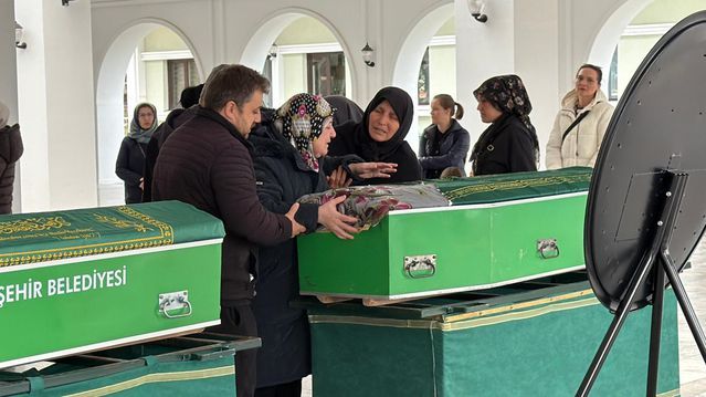 Sincan'da Anne ve Kızı Cinayet Kurbanı Oldu, Eskişehir'de Toprağa Verildiler