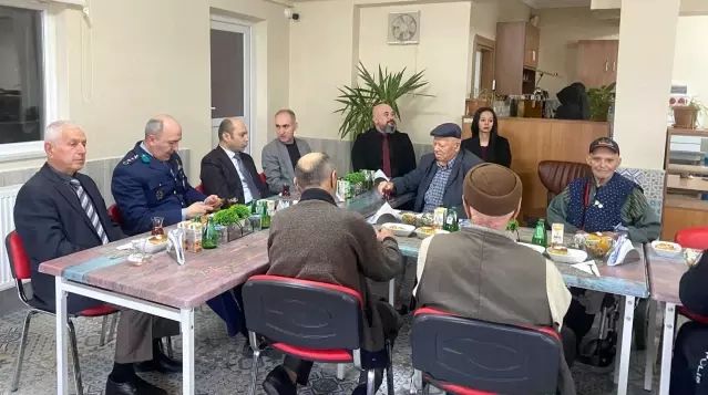 Kaymakam Hüseyin Sayın, Ramazan Bayramı'nda Nasreddin Hoca Huzurevini Ziyaret Etti