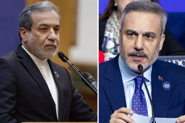 Hakan Fidan, Abbas Arakçi'ye Riyad'daki Füze Saldırıları İçin Uyarıda Bulundu