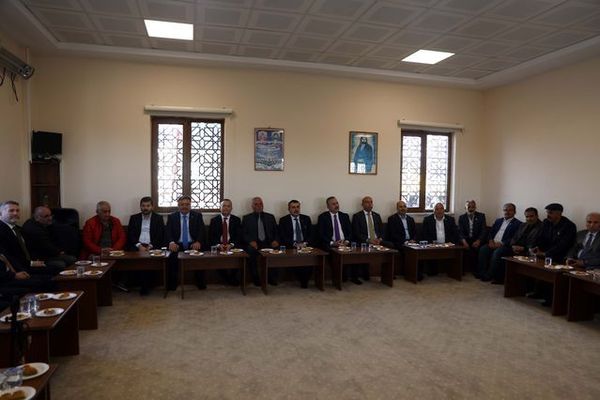 Milli Eğitim Bakanı Tekin Gaziantep'te Cemevini Ziyaret Etti ve Müfredat Güncellemelerini Açıkladı