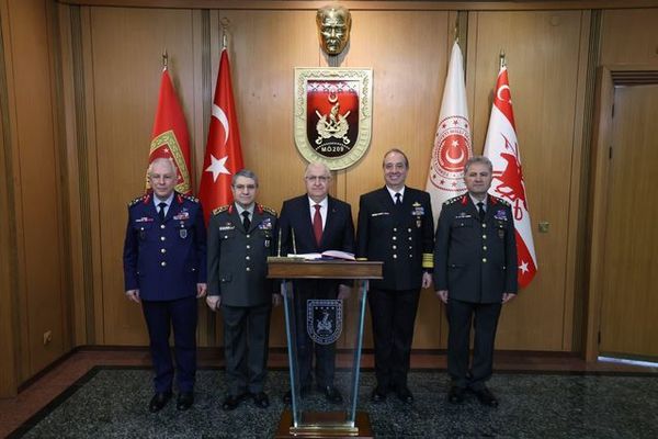 Bakan Yaşar Güler, Kara Kuvvetleri Komutanlığı'nda Değerlendirme Toplantısı Yaptı