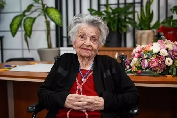 Melahat Olcay İzmir'de 100. Doğum Günü Kutlamasıyla Unutulmaz Anlar Yaşadı