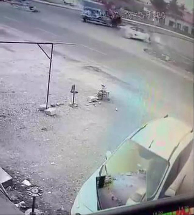 Diyarbakır'da Motosiklet Kamyonete Çarptı, Sürücü Hayatını Kaybetti