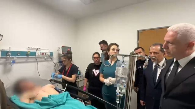 Beşiktaş'ta İsrail Konsolosluğu Önünde Çatışma: İki Polis Yaralandı