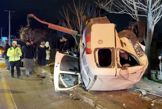 Aksaray'da Trafik Kazasında 2 Kişi Ağır Yaralandı