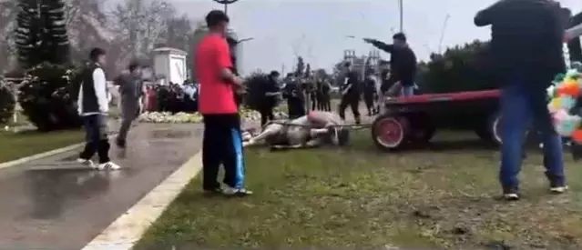 Adana'da Atına Şiddet Uygulayan Kişi Tepki Çekti