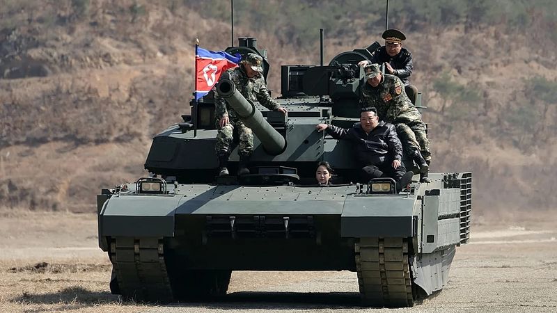 Kim Jong-un’un Kızı Askeri Tatbikatta Tank Kullanırken Görüntülendi