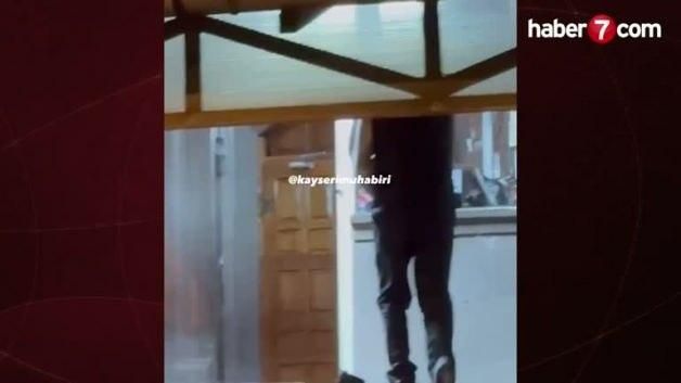 Kayseri'de Teravih Namazı Esnasında Çocuk Camiye Torpil Attı