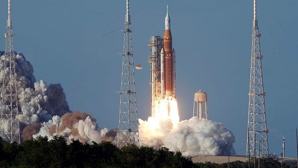 NASA'nın Artemis II Roketi İnsanlı Ay Görevine Başladı