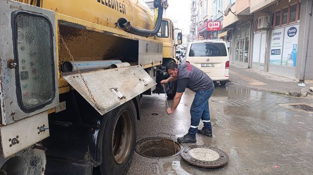 Uzunköprü’de Sağanak Yağış Trafikte Aksamalara Neden Oldu