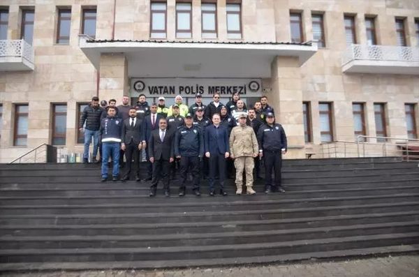 Bulanık Kaymakamı Ömer Övünç Koşansu Güvenlik Güçlerinin Bayramını Kutladı