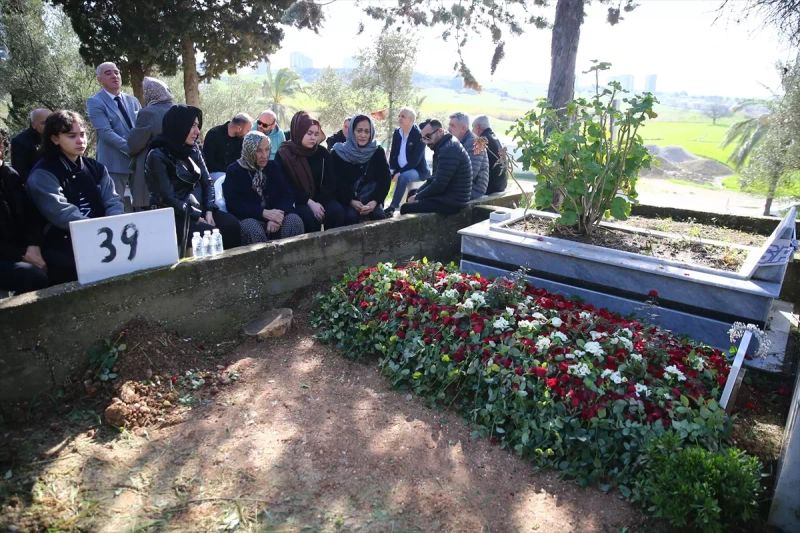 Adana'da Meral Kara Delen Ölümünün Birinci Yılında Kabasakal Mezarlığı'nda Anıldı