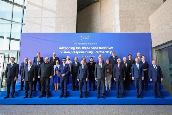 TBMM Başkanı Numan Kurtulmuş, Hırvatistan'daki Üç Deniz Girişimi Zirvesinde Aile Fotoğrafında Yer Aldı