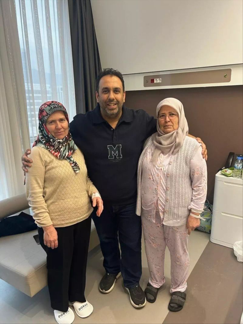 Çanakkaleli İki Kız Kardeş Meme Kanserini Başarılı Operasyonlarla Yendi