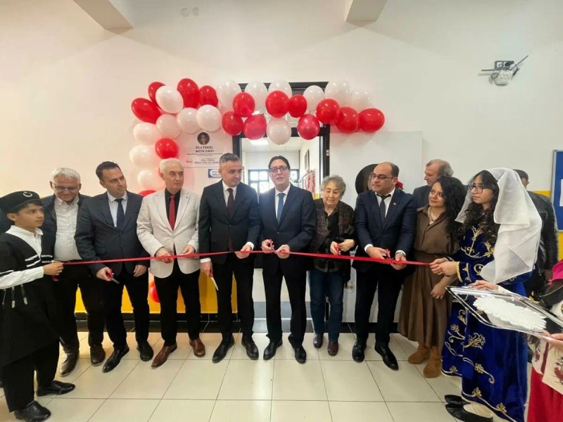 İzmir’de Depremde Kaybettikleri Çocuklarının Anısını Bilim ve Sanatla Yaşatıyor