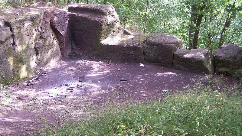 Wartburg Kalesi Yakınında İzinsiz Kazı Yapıldı: Orta Çağ Kalıntıları Ortaya Çıktı