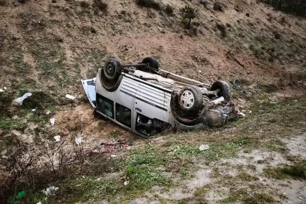 Kırıkkale'de Hafif Ticari Araç Takla Attı: 4 Kişi Yaralandı