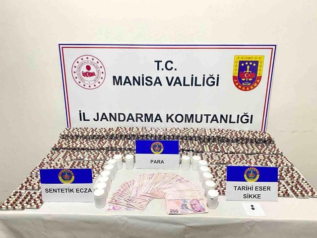 Manisa Kırkağaç'ta Uyuşturucu ve Tarihi Sikkeler Ele Geçirildi